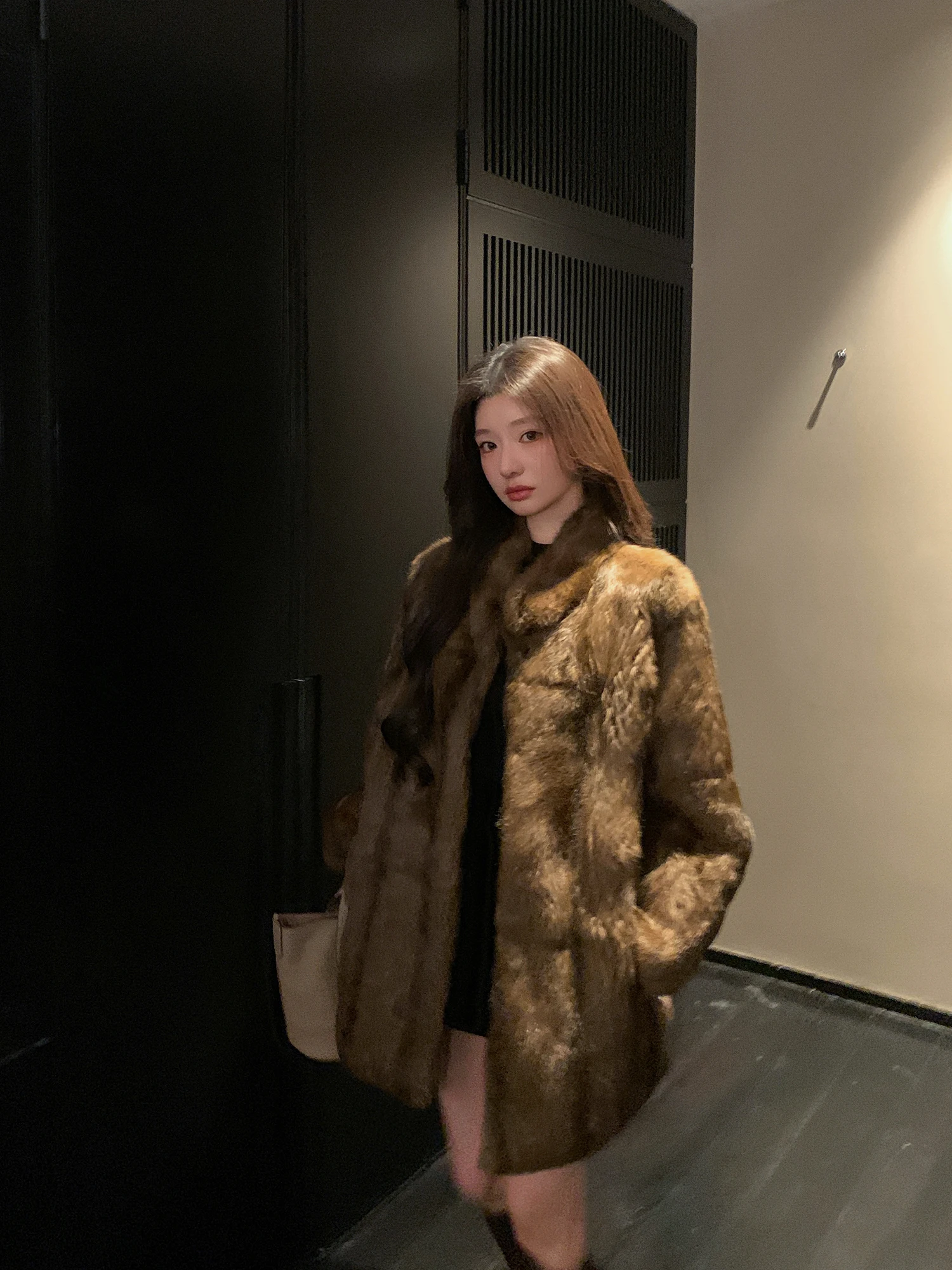 

LM винтажная шуба из кроличьего меха, женская верхняя одежда средней длины, корейская куртка-стойка, длинный полиэстер све