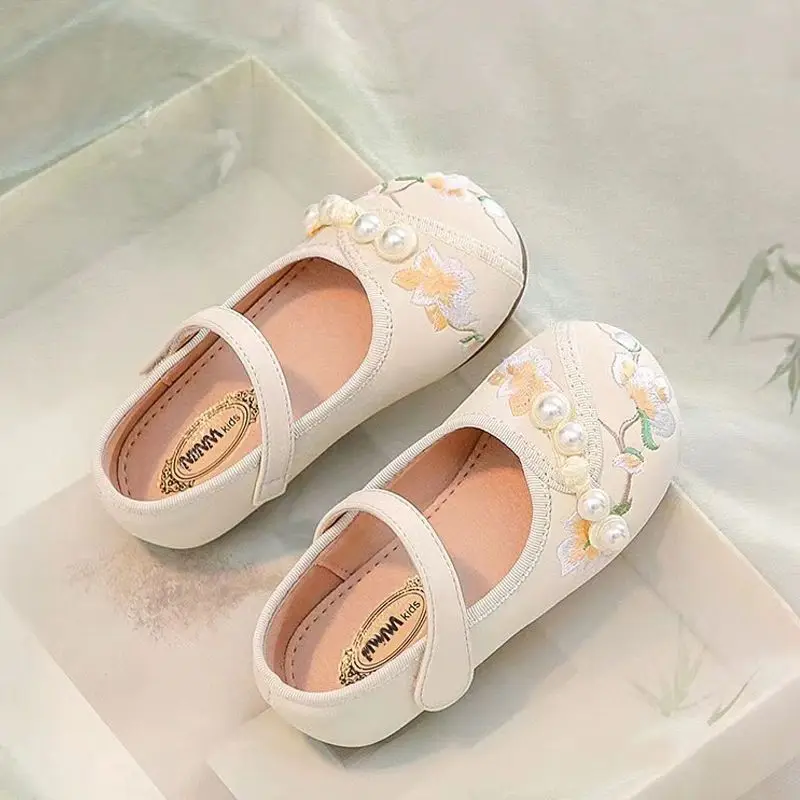 Girls Leather Shoes with Embroidery Spring Autumn Chinese Style Shoes Soft Sole for Kids Fashion Dancewear Footwear