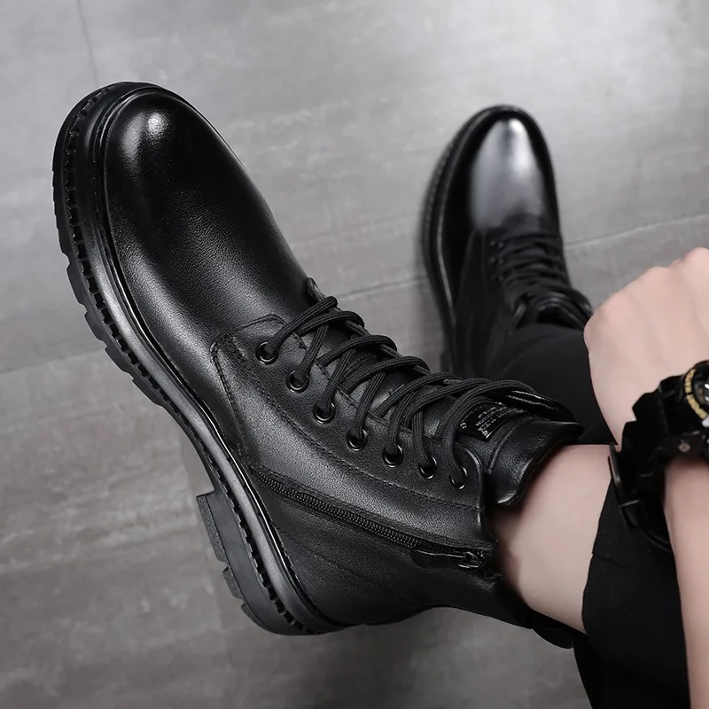 Botas de couro genuíno dos homens moda motocicleta tornozelo bota 2025 novas botas casuais de alta qualidade para homens de pelúcia botas de inverno quentes para homem
