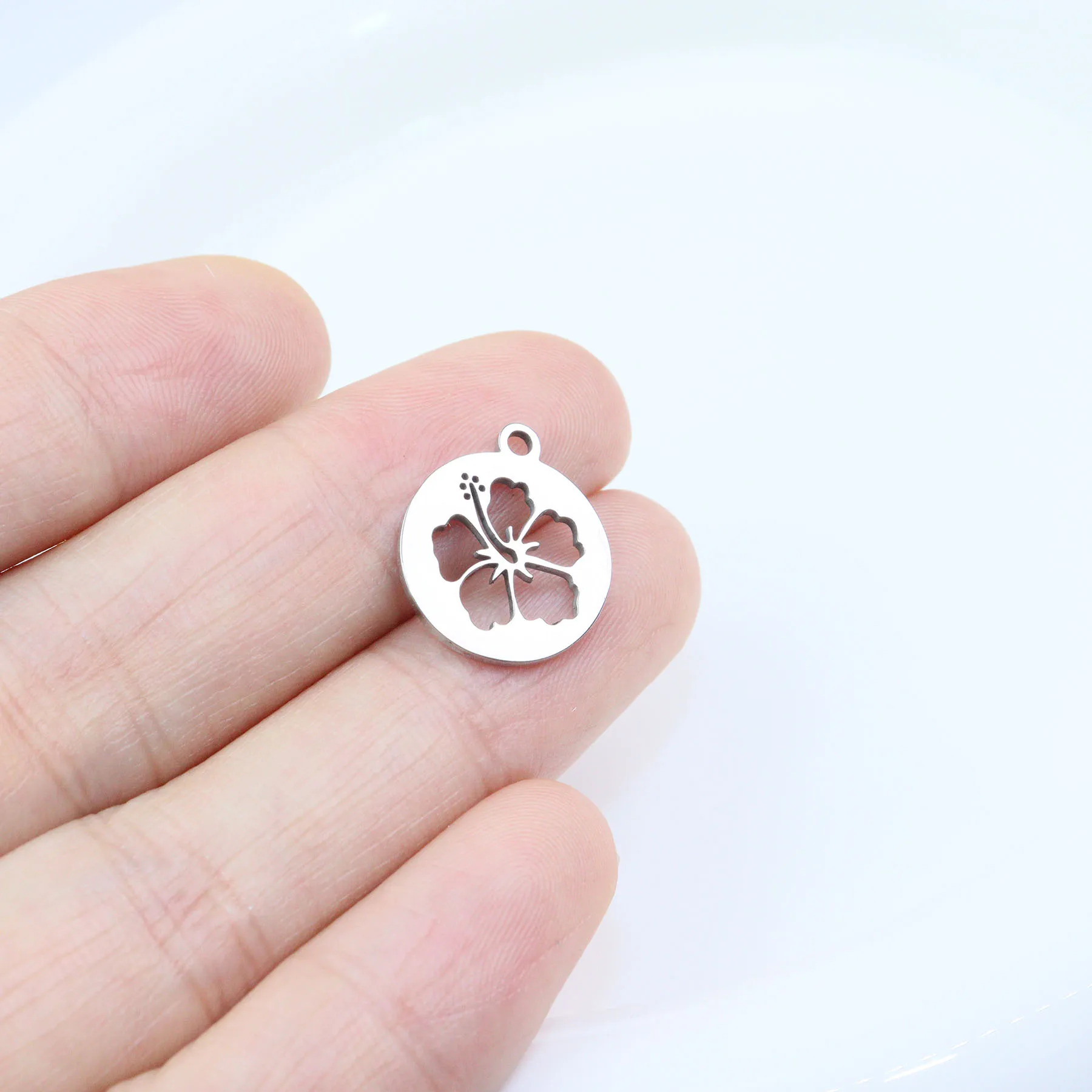 10pcs Stainless Steel Mirro Polished Flower Anti Allergic Girl Charms Pendant DIY Jewelry Vacuum Plate Necklace