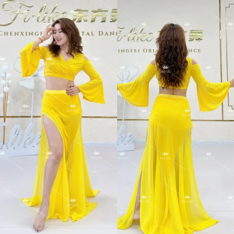 فستان ممارسة الرقص الشرقي المخصص مع أكمام البوق بدون أكتاف وتنورة متأرجحة كبيرة ذات شوكة مزدوجة