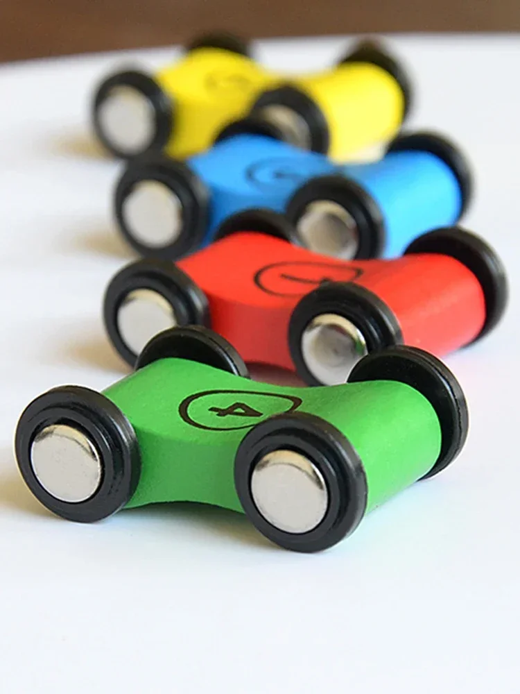 1/4 pièces Mini voiture de glisse en bois jouets rampe course Mini piste coulissante jeux de voiture voiture de remplacement coloré modèle amusant véhicule jouets pour garçon