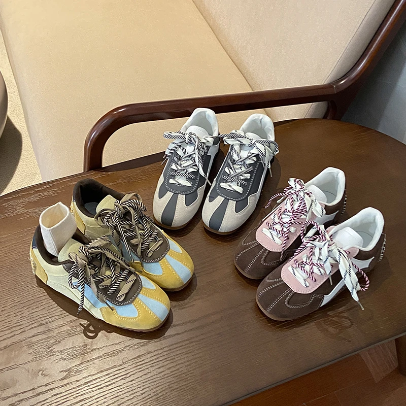 

2025 новые модные ретро немецкие тренировочные женские кроссовки, осенние универсальные уличные повседневные спортивные туфли на плоской подошве из мягкой кожи