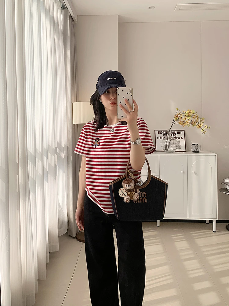 

Женская модная футболка из чистого хлопка с круглым вырезом и вышивкой, коллекция Весна 2025, мягкий хлопковый топ прямого кроя для повседневной носки