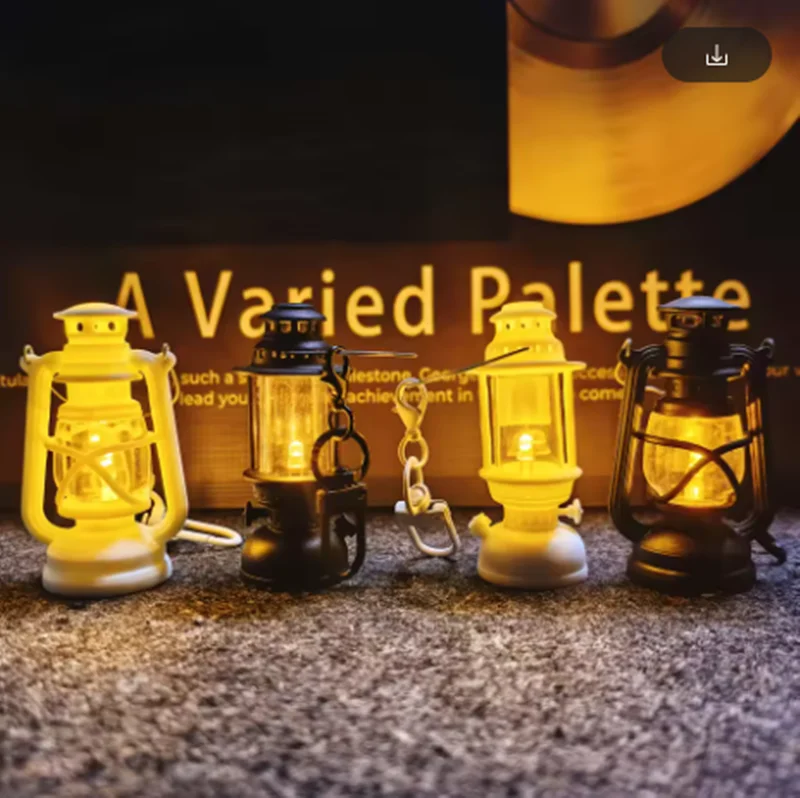 Mini Retro Imitation Night Light Keychain, LED Electronic Candle Lamp, Hand-held Wind Lamp, Decorative Atmosphere Pendant.