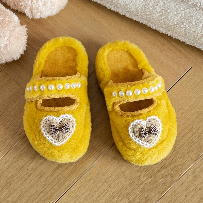 

Повседневные тапочки для девочек, милые элегантные замшевые теплые модные детские тапочки, домашние зимние тапочки на мягкой подошве, новинка 2025, детская обувь для спальни
