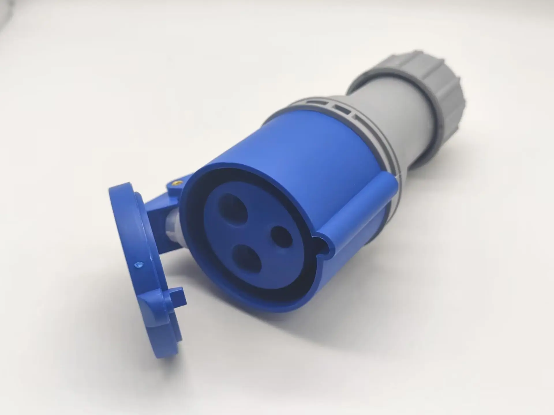 IEC 60309 مقبس متحرك 32A 3pin 220 فولت-250 فولت 50/60 هرتز 3P 6h 2P + E مقاوم للماء IP44 CEE مقبس صناعي مع غطاء محمل بنابض