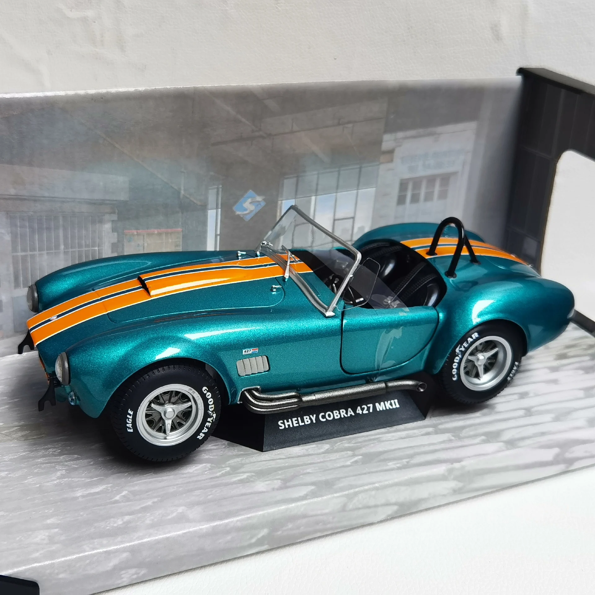 

SOLIDO 1:18 SHELBY AC COBRA 427 MKII 1965 Simulation Alloy Car Model Diecast Toy Collectible Gifts Ornaments