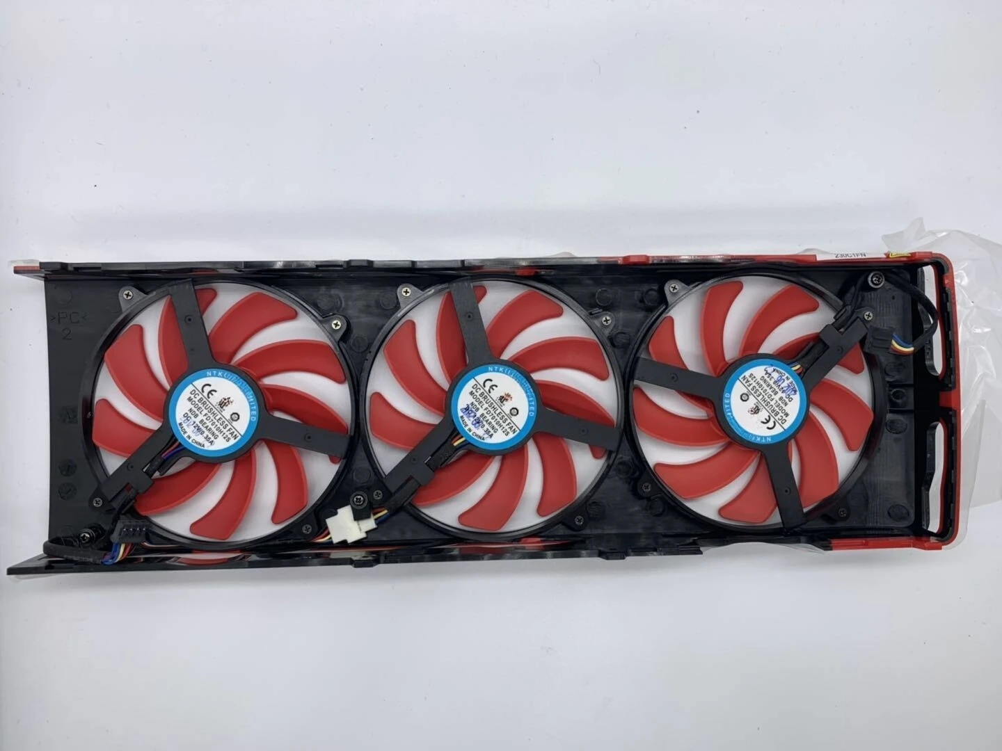 

Для ATI HD 7990 Sapphire FirePro S10000 7990 Графический вентилятор FD7010H12S