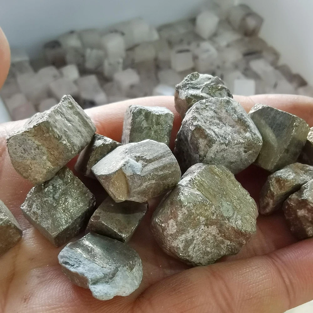 30-50 جرام/حزمة 100% الطبيعية تشالبريت البيريت مكعب الكوارتز الكريستال الصخور المعدنية الريكي شفاء خام خام الحلي الزخرفية