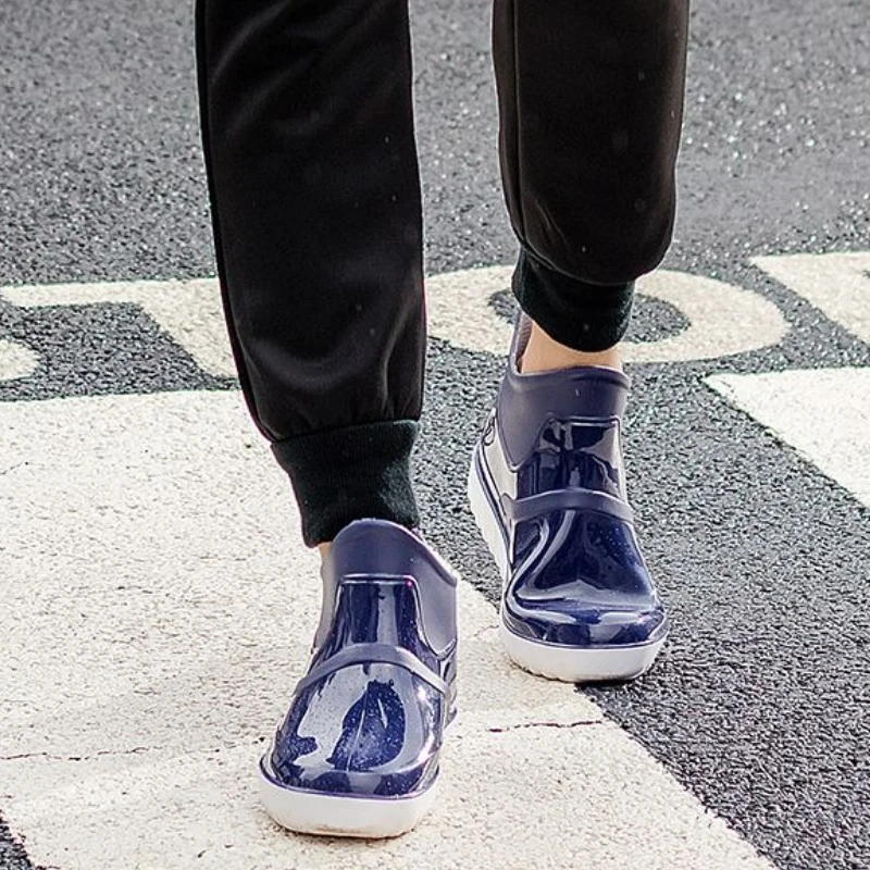 

Ботильоны для работы Синяя мужская обувь Нескользящая дизайнерская обувь для взрослых с широкими пальцами Износостойкие оригинальные резиновые сапоги на низком каблуке для мужчин