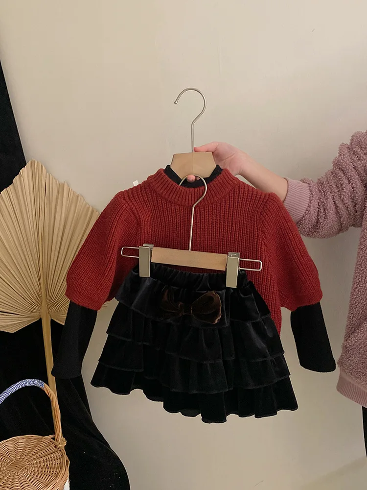 

Sweet Girl's New Outfit: Fleece-Lined Base Shirt, Five-Sleeve Sweater, Fleece-Lined Bow Velvet Cake Dress