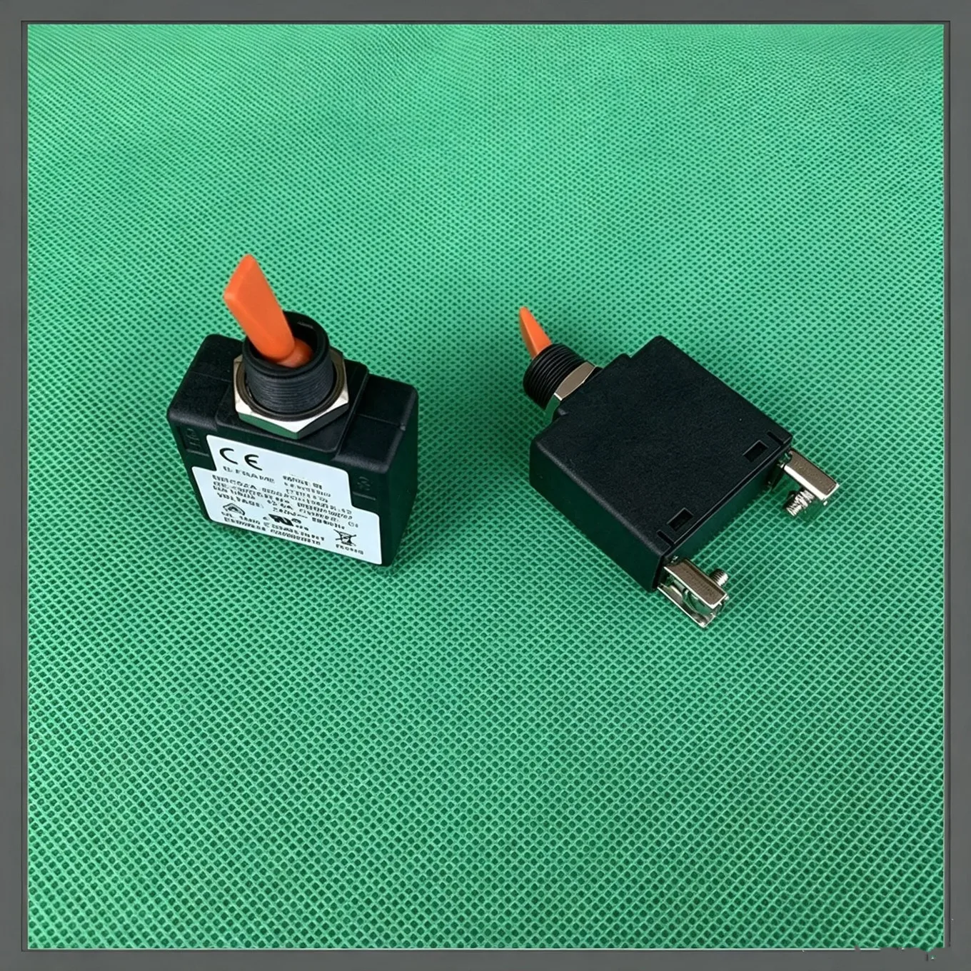 Original New 100% BBBC0097 12.5A AC 240V Circuit Breaker Overcurrent Protection Switch