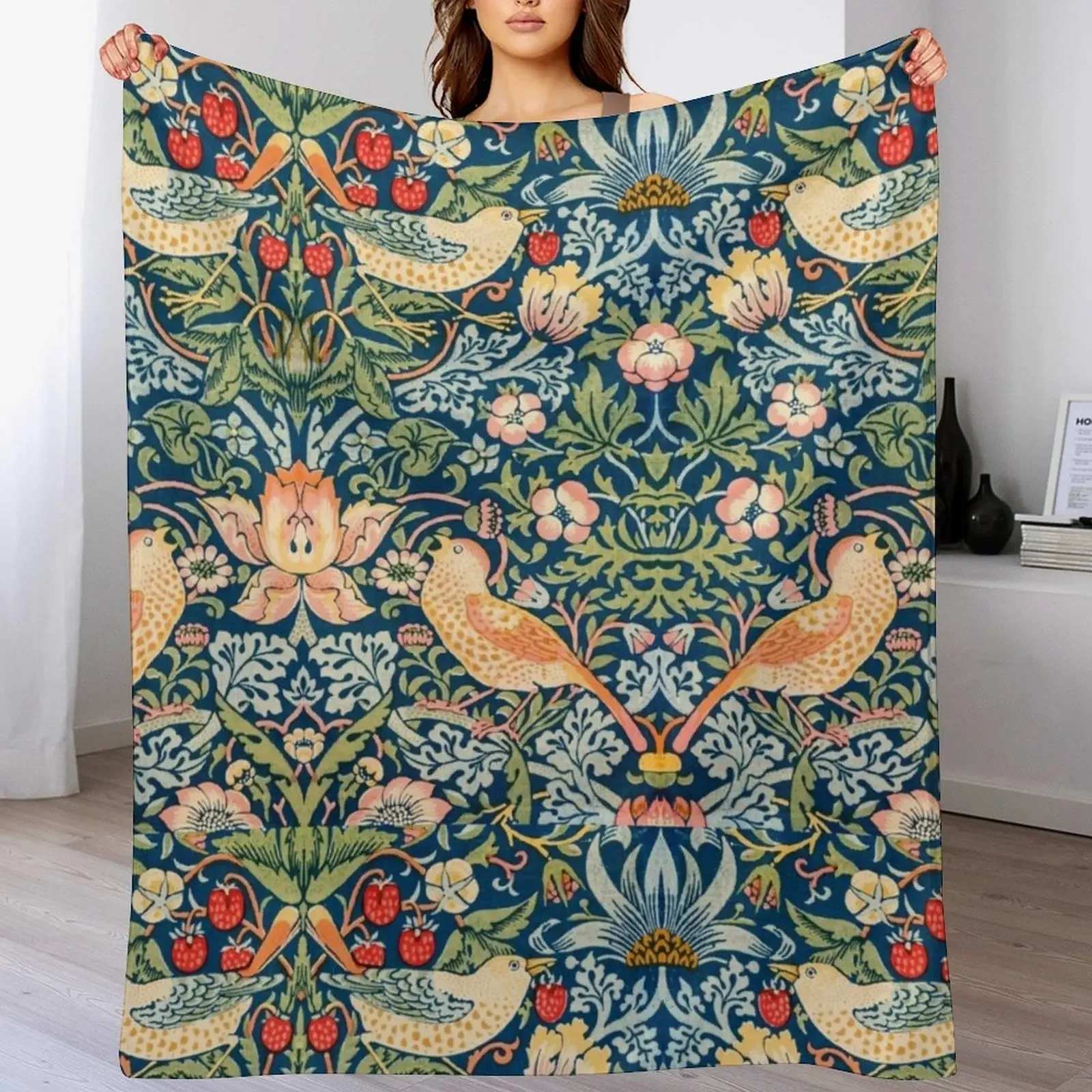 

The strawberry thieves pattern Throw Blanket Faux Fur Soft Warm Blanket for Bed