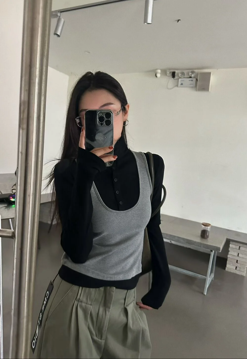 سليم صالح عالية الياقة طويلة Sve تي شيرت اللون Blo التباين تصميم شتاء جديد وصول المرأة تخفيف Sle قطنية عالية الجودة