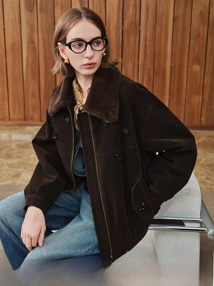 

Роскошная серия: Женская зимняя куртка из замши с бусинами в стиле ретро, новинка 2025, модель 4036, свободный крой, длинная, на молнии, для повседневной носки