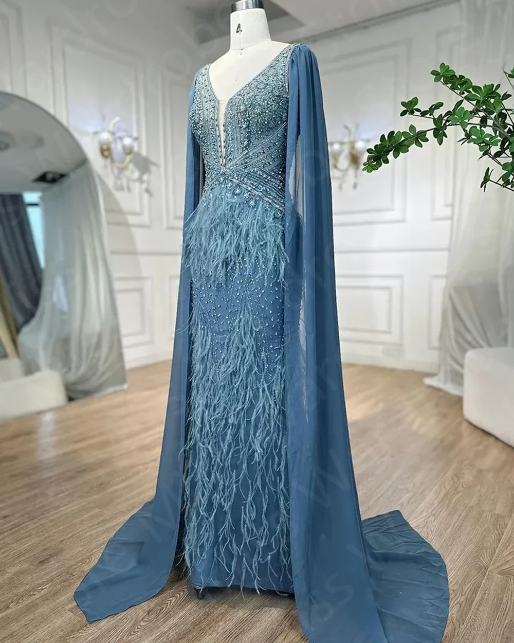 Luxury Teal Blue Evening Dresses 2024 Feathers Prom Party Gown Crystal Beaded Wedding Guest Gown V Neckline Cap Sleeves Back Out