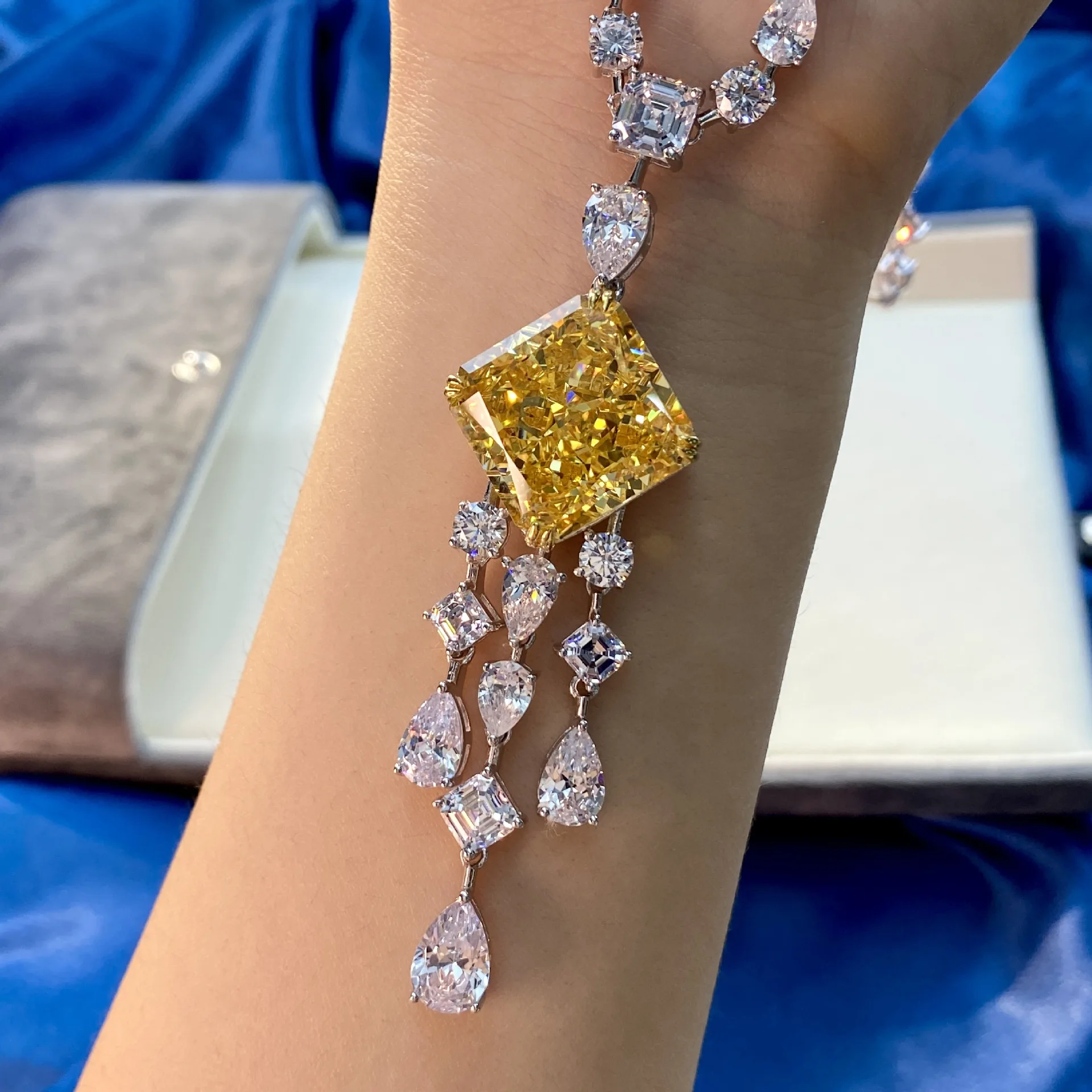 New S925 Silver 24ct Square 18 * 18 Goose Yellow Pendant, Fashionable and Stylish Style, Luxury Necklace, Engagement Jewelry