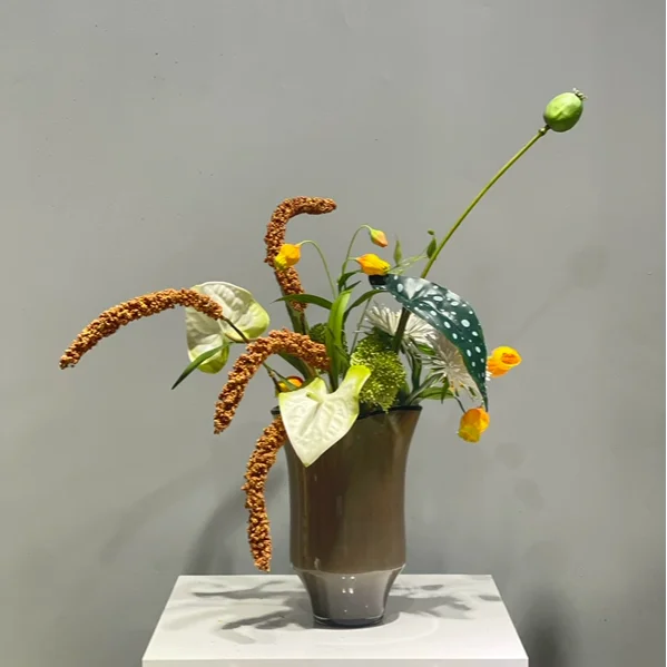 

Modern simple light luxury boy's room girl's room children's room desk bedside table simulation flower art