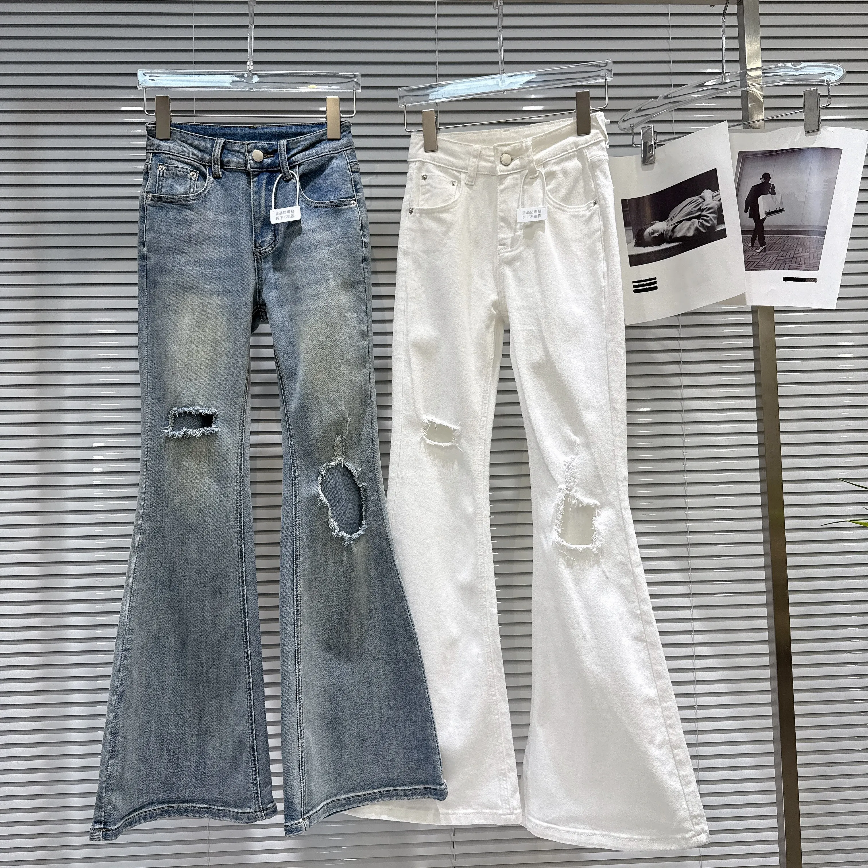 

2026 Весенние новые милые крутые горячие девушки, потертые расклешенные джинсы для женщин, джинсы с дырками для женщин, белые брюки