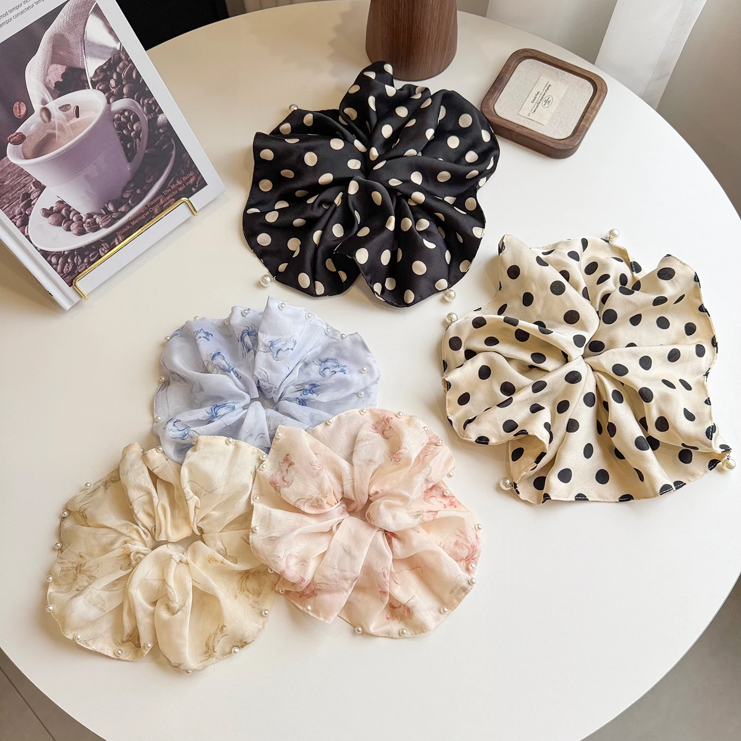 

Dowell High-end And Elegant Polka Dot Large Intestine Hair Band, Satin And Elegant Ponytail Hair Tie