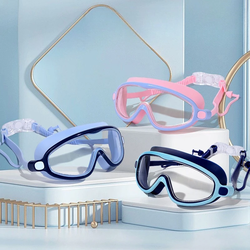 

Professional swimming goggles for men and women with anti-fog earplugs, all integrated.
