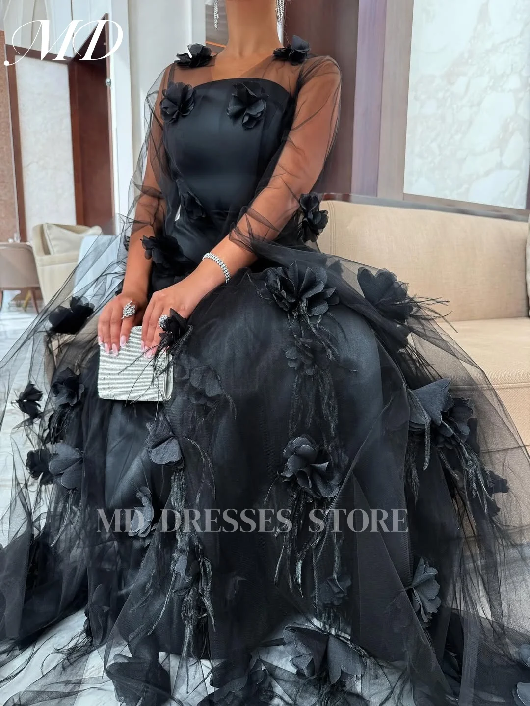 MD 새로운 우아한 수제 꽃 Tulle 댄스 파티 드레스 캡 슬리브 블랙 슬림 새틴 이브닝 드레스 Customsied فساتين سهرة