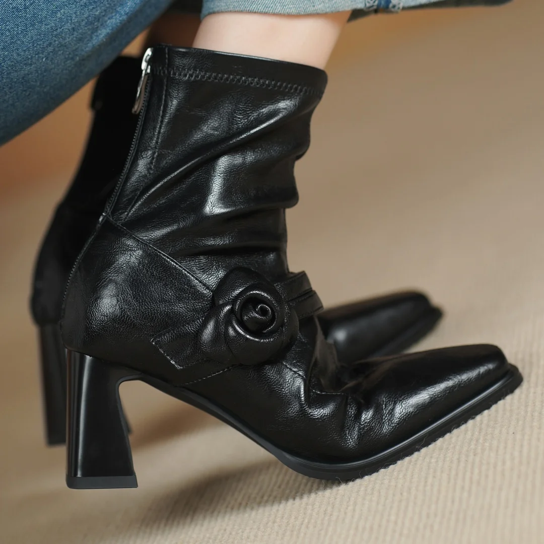 فستان نسائي من جلد الغنم الرائع مصنوع من جلد البولي يوريثان مزين بشريط ضيق مزين بالزهور وكعب سميك 7 سم فستان خريفي أسود نحيف قصير #4