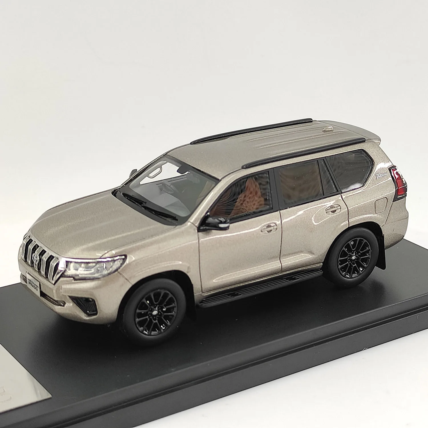 مرحبا قصة 1:43 مقياس تويوتا لاند كروزر برادو 2021 الراتنج نموذج سيارة تحصيل لعبة هدية تذكارية عرض حلية #3