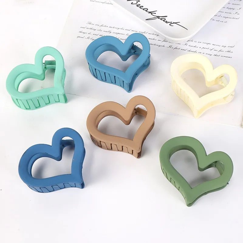 Fashion Heart-shaped Matte Plastic Hair Claws Women Hair Accessories Colourful Hollow Out Ponytail Claw Clips For Girls