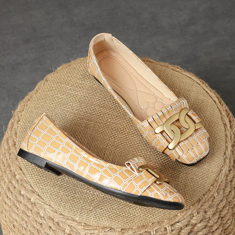 2024 New Metal Buckle Flat Loafers Temperament Grandma Shoes Retro Tassel Square Head Shallow Mouth Female Fashion Single Shoes