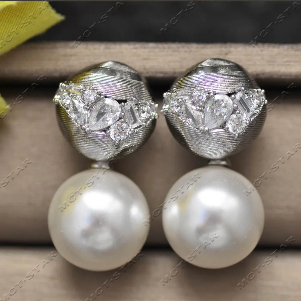 

Z14410 16mm White Black Round Shell Pearl Planet Fission CZ Dangle Earring