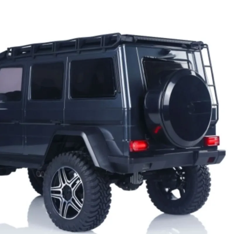 

Радиоуправляемая внедорожная машина 1/8 TRACTION HOBBY KM5 с портальными мостами, блокировкой дифференциала, полным приводом, 2-скоростной коробкой передач и коллекторным двигателем 775. Модель-игрушка.