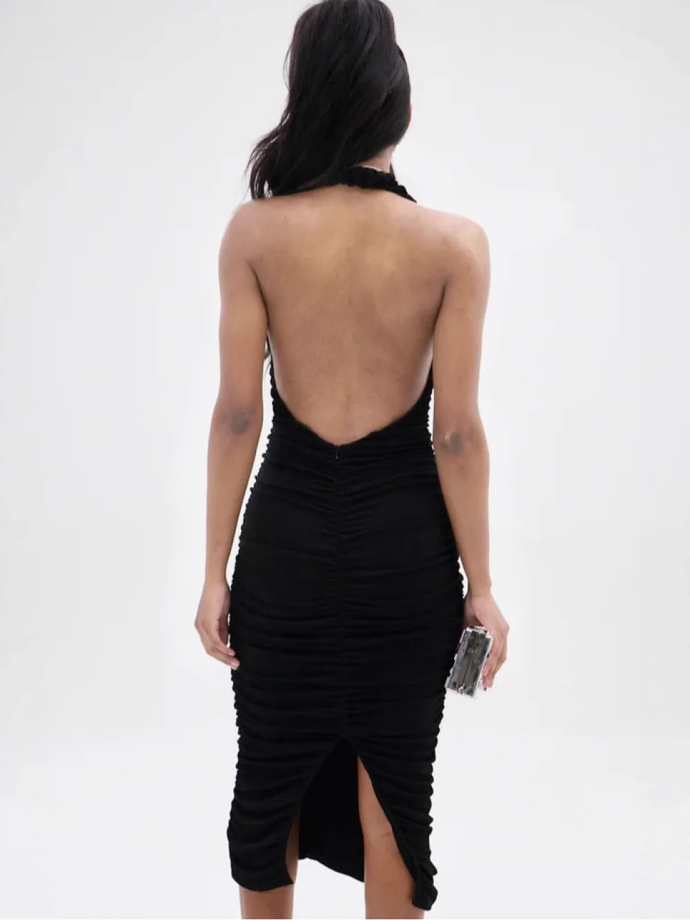 ชุดเดรสทรงรัดรูปแบบเซ็กซี่ คอวีลึก โชว์หลัง ดีไซน์จับจีบแบบกระเป๋าสะพายข้าง  สินค้าใหม่ประจำฤดูร้อนปี 2025