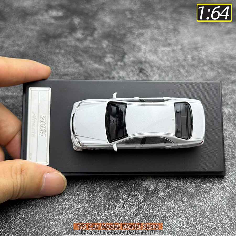 ZOOM 1:64 Crown modelo de coche de metal de 12. a generación colección regalo