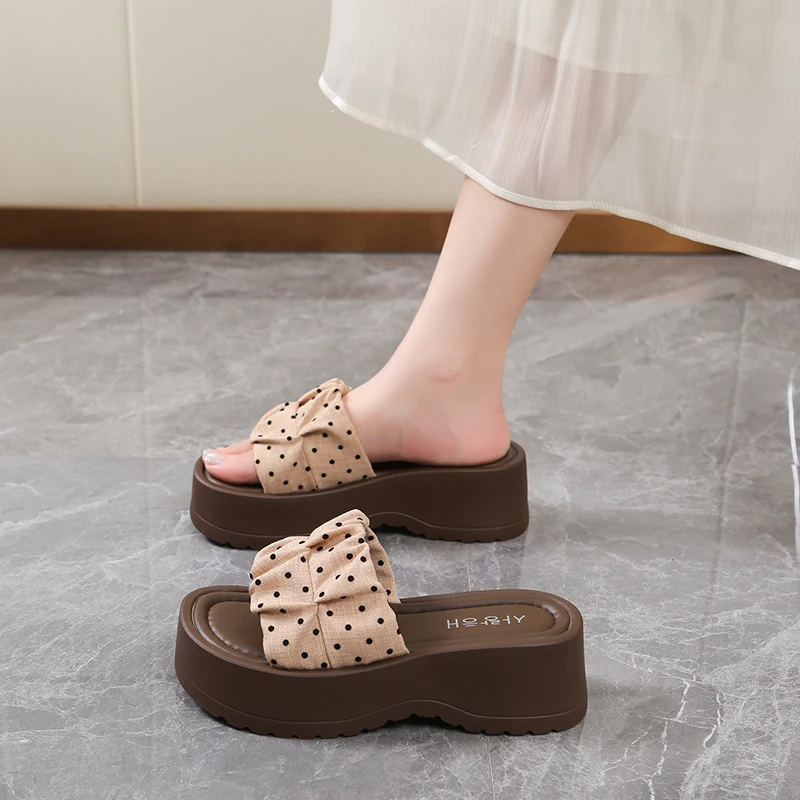

Solid Color Casual Slides Women Summer Soft Sole Slippers Breathable Anti-slip Shoes to Match Various Daily Outfits