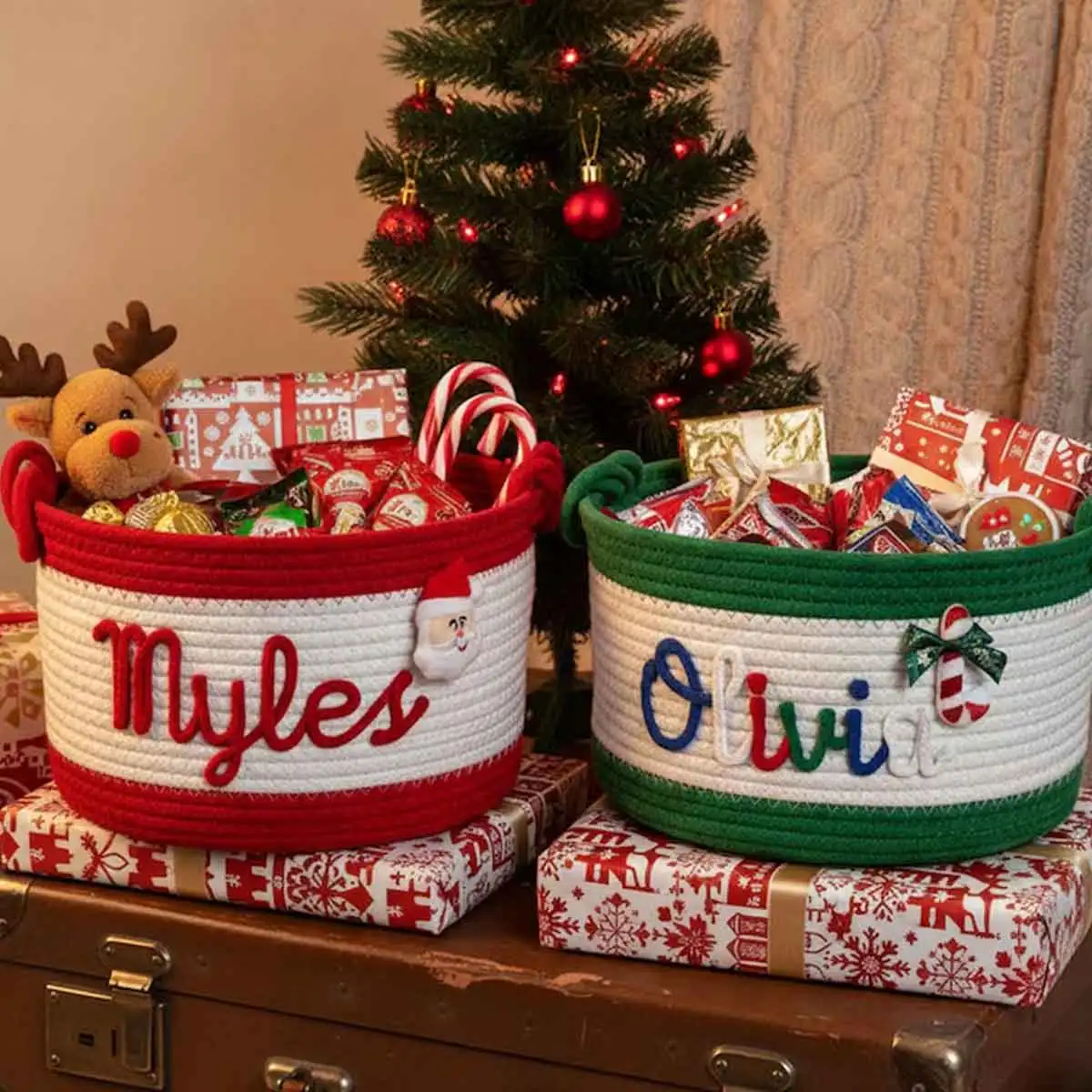 

Персонализированная рождественская корзина для хранения веревки из хлопчатобумажной веревки, 1 шт., настраиваемая с буквами для праздничных подарков и хранения.