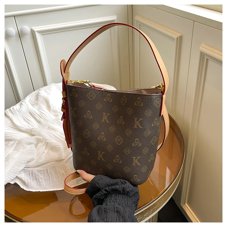 

Women's Handbag Crossbody Messenger Elegant Classic Leather By Famous Designer Luxury Brand For Fashion Ladies