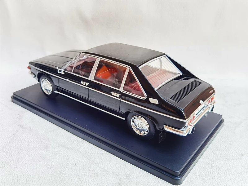 1:24 Scale TATRA 613 Car Alloy Simulation Car Model Diecast Toy Collectible Ornaments