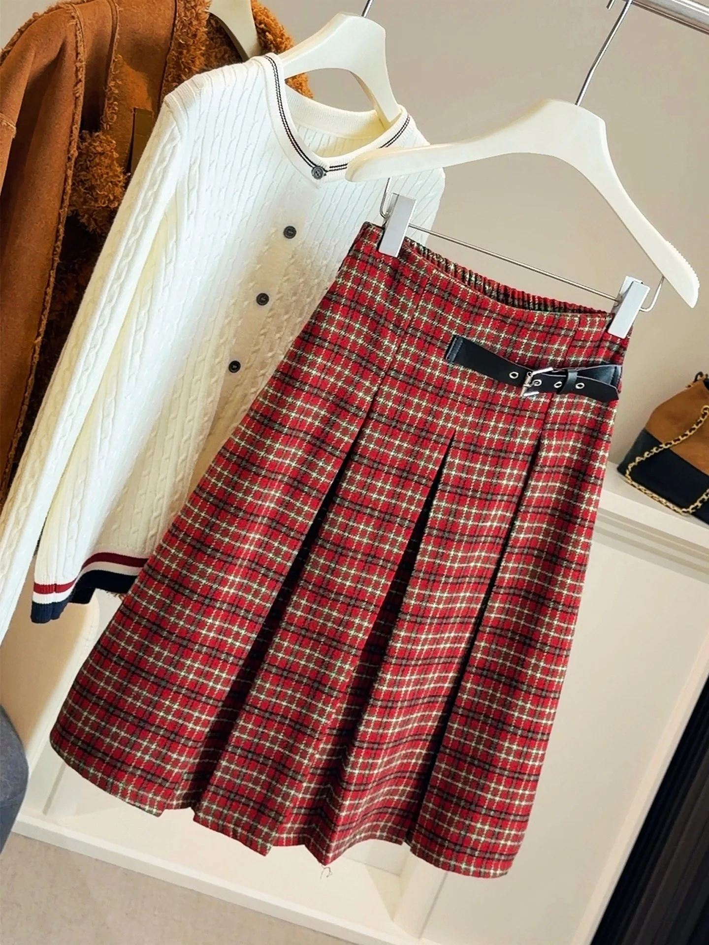 

Retro Christmas Red Plaid Pleated Skirt For Women Wool Blend Chic Elastic Waist Design Niche Preppy Harajuku Winter Midi Skirts