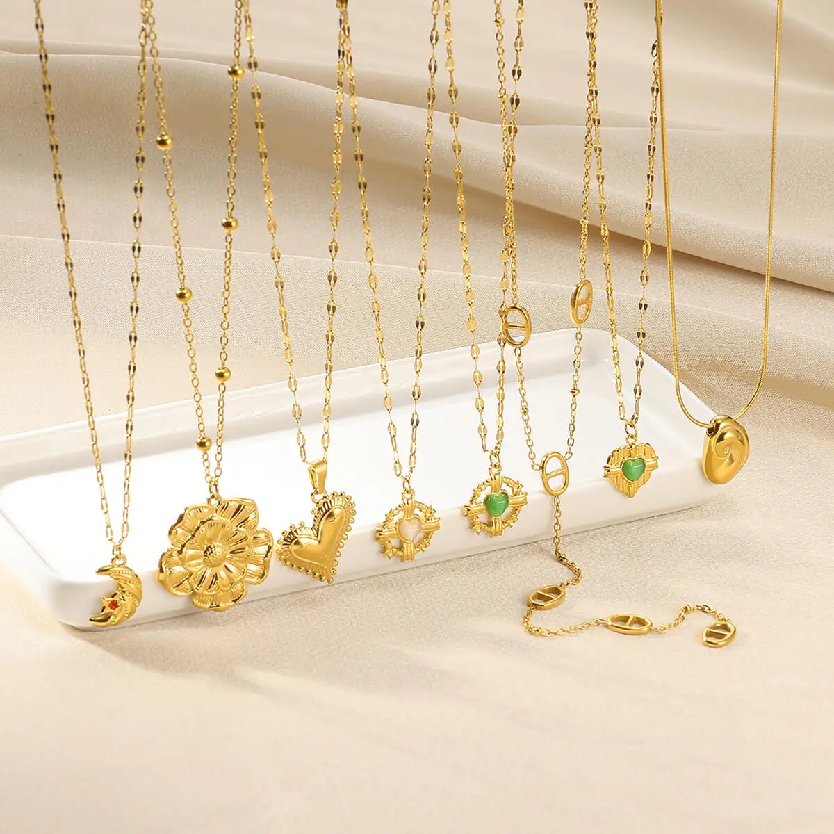 

Stainless Steel Heart Moon Flower Pendant Necklaces for Women Gold Color Trendy In 2025 Collares Aesthetics Jewelry Gifts