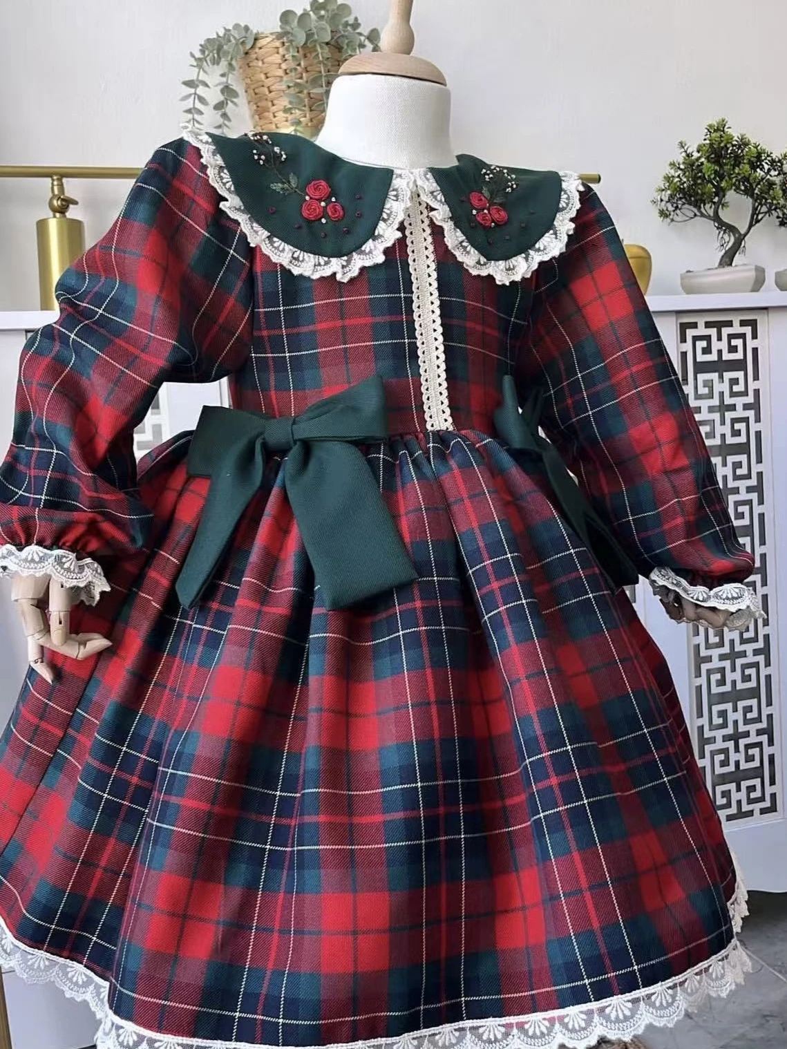 

0-12Y Baby Girl Autumn Handmade Flower Embroidery Vintage Princess Red Green Plaid Dress for Birthday Holiday Eid Christmas C226