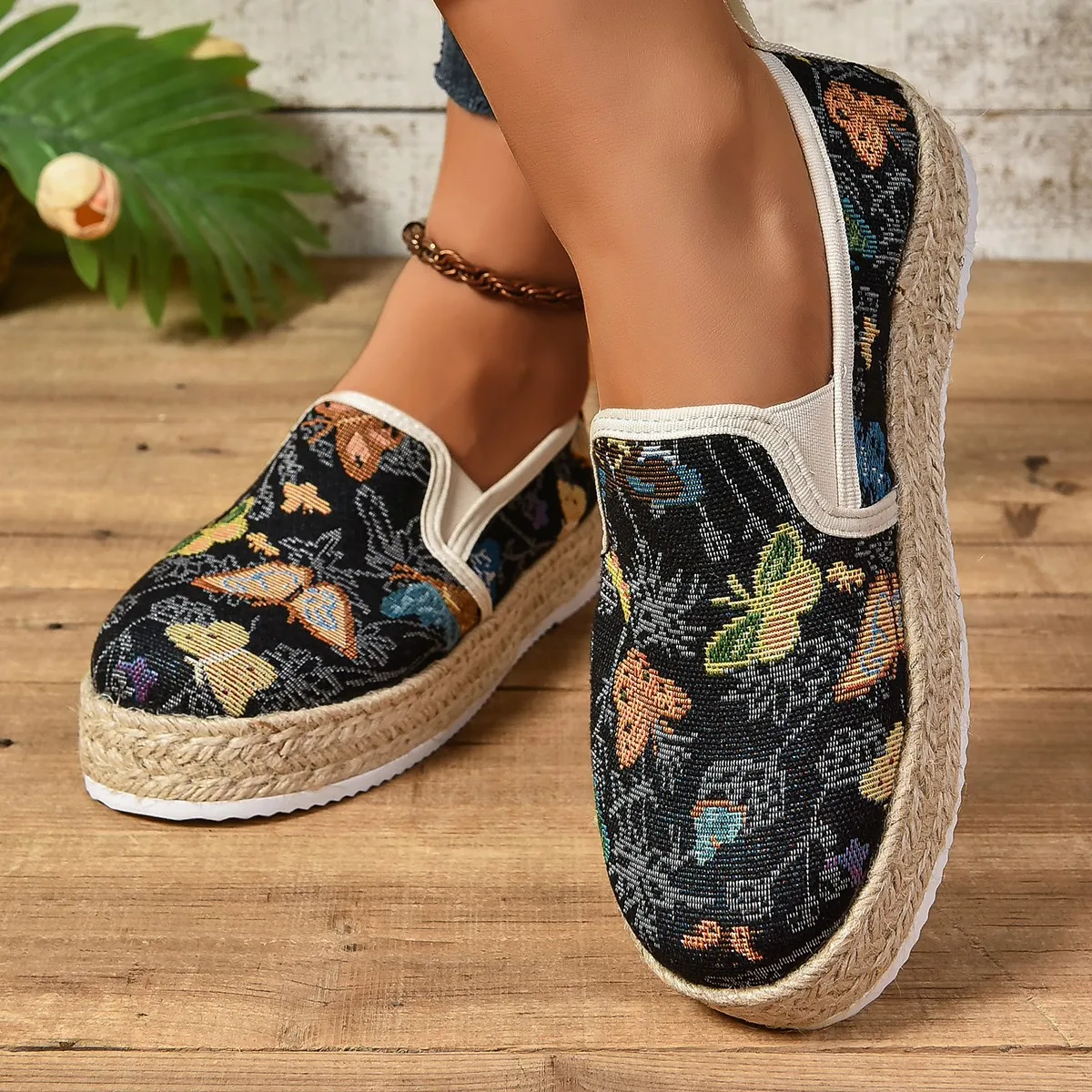 Women Flats Shoes 2025 Summer New Fashion Platform Loafers Flowers Casual Comfortable Sneakers Women Barefoot Shipping Shoes