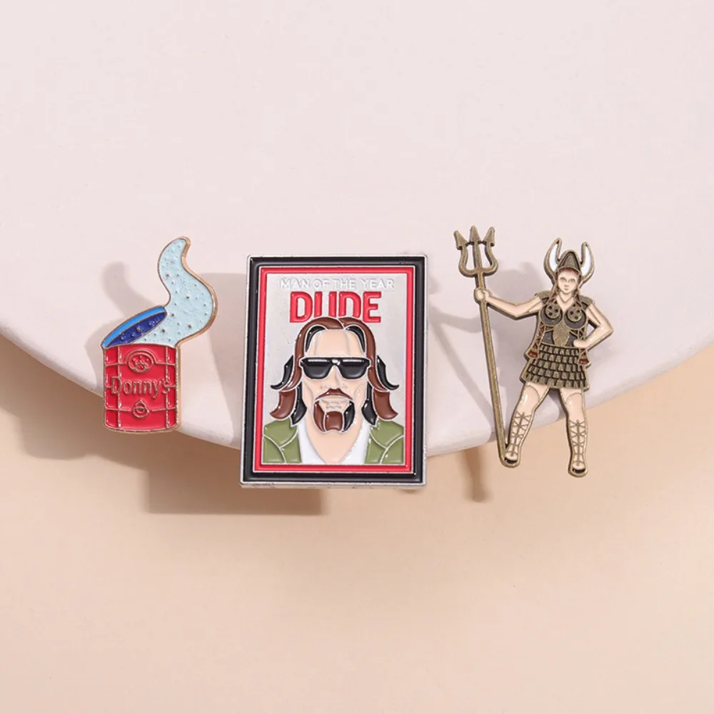 الكوميديا الجريمة الفيلم بروش المينا دبابيس مخصصة Lebowski فيلم شخصية دور بروش ظهره شارة التلبيب مجوهرات بسيطة هدية