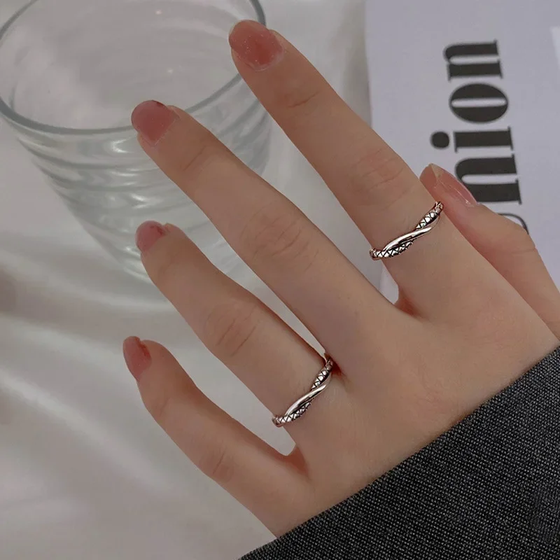 Retro Distressed Twist Cross Open Ring Cool Personality Female Thailand Silver Color Craft Winding Design Sense Ring Fashion