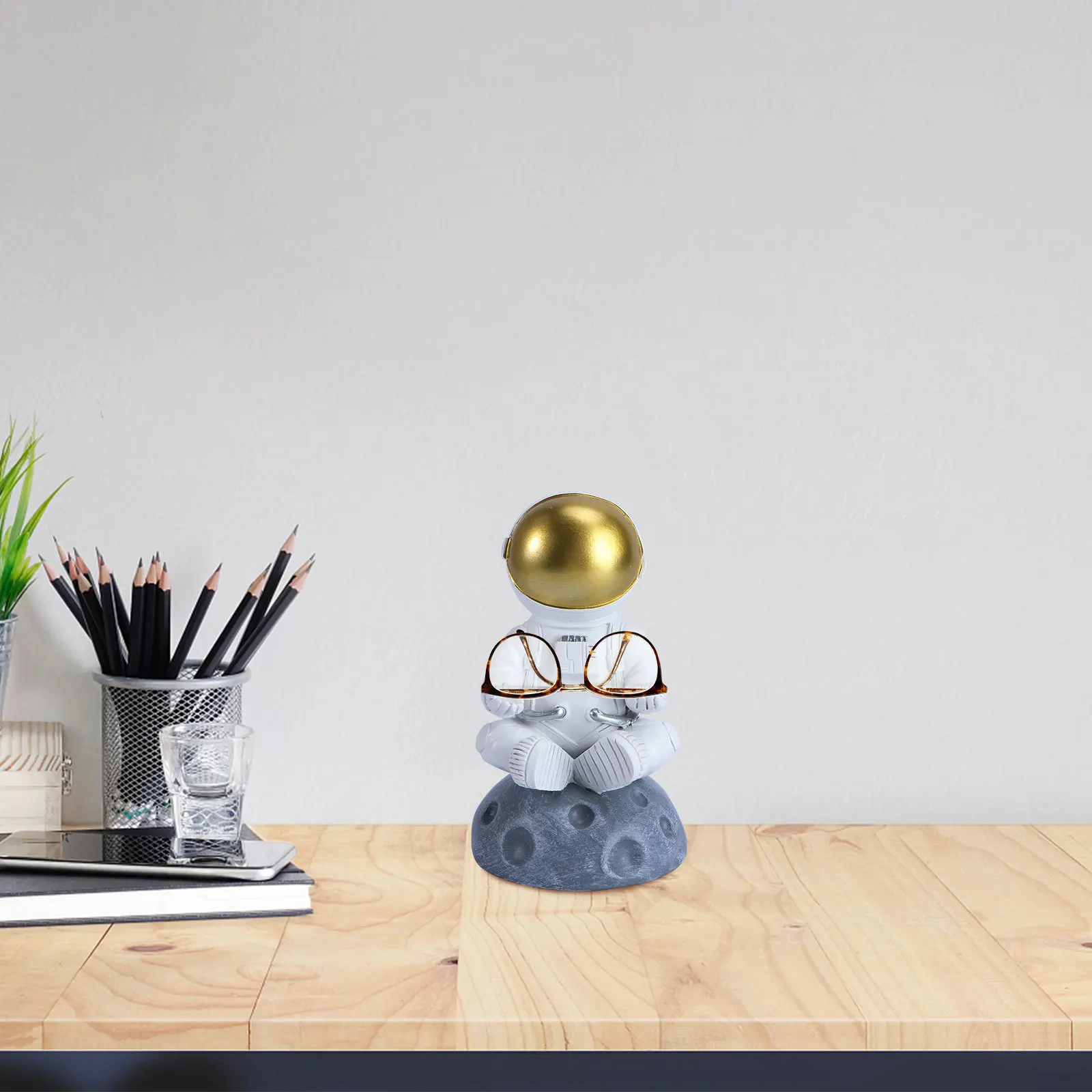 

Astronaut Glasses Holder Eyewear Stand Desktop Storage Rack Resin Craft Tabletop Decoration Home Office Decor Eyeglasses Shelf
