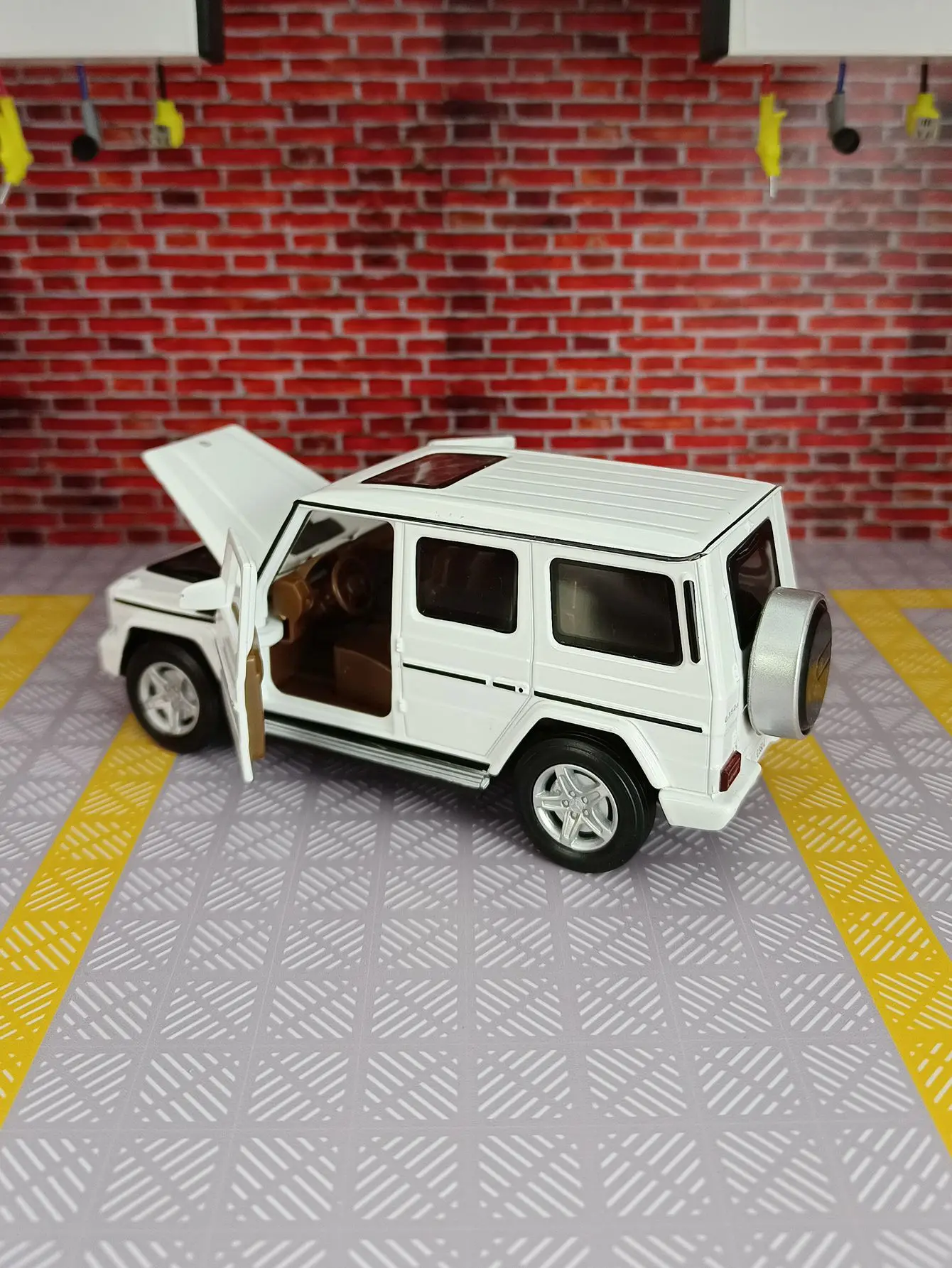 1:32 Mercedes-Benz G350D Legierung Automodell mit zurückziehbarem Soundlicht Geschenkkollektion Druckguss-Spielzeugmodell