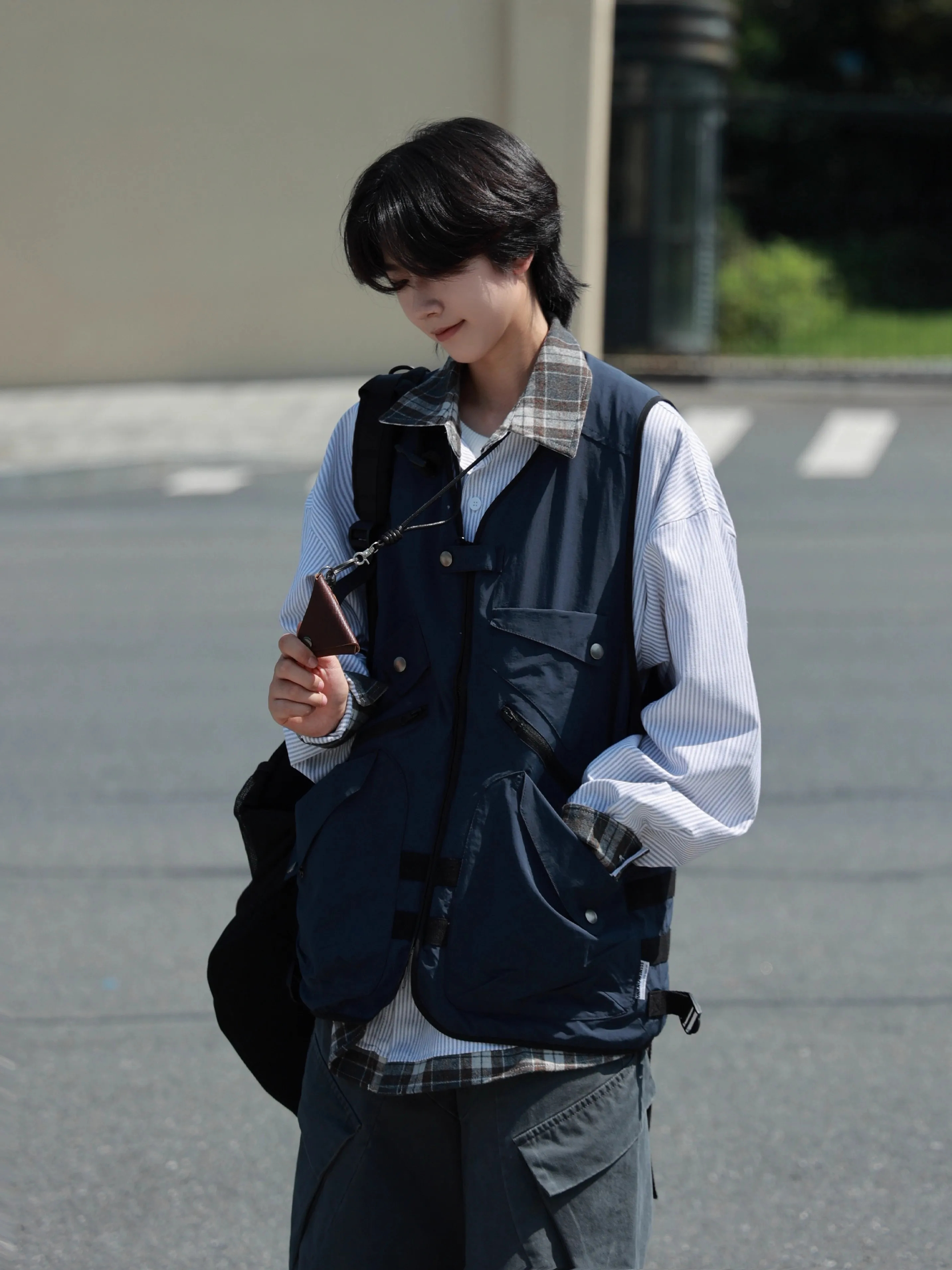 

Retro Japanese Style Men's Outdoor Casual Multi-Pocket Sleeveless Vest Loose Fit Regular Length Zipper Closure Color