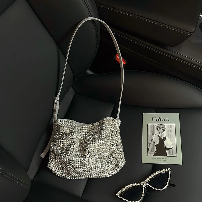 

of diamonds, fashionable and shiny, not working, diamond-encrusted dinner bag, light luxury temperament, shoulder handbag.