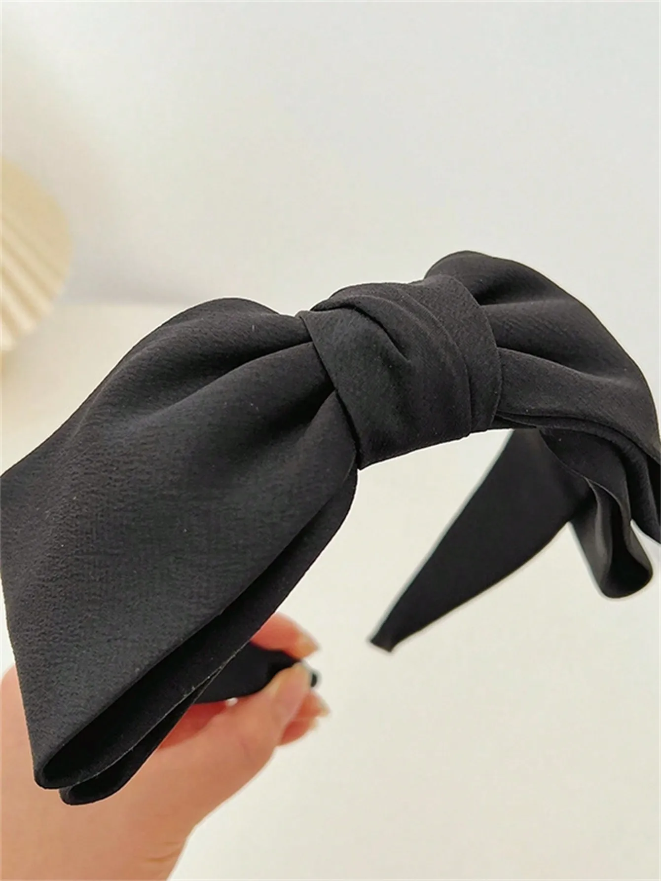 1 women\'s spring new big bow solid color simple senior sense headband Headband niche design face makeup daily hair accessories